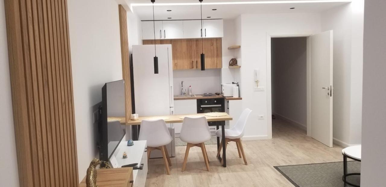 White Apartment Tirana Bagian luar foto