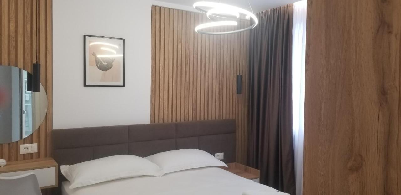 White Apartment Tirana Bagian luar foto